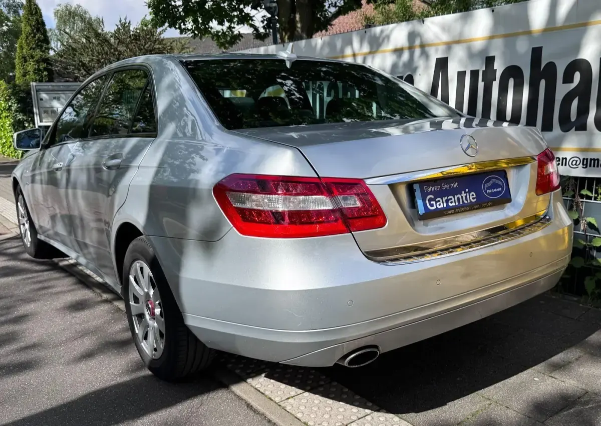 Gebraucht Mercedes E200 184 PS (135 kW) 2011 Silber Limousine
