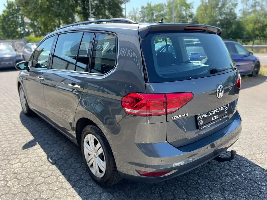 Gebraucht VW Touran Comfortline 150 PS (110 kW) 2020 Grau Van / Kleinbus