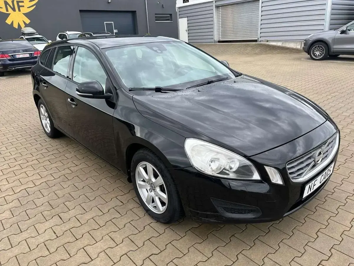 Gebraucht Volvo V60 Kinetic 114 PS (83 kW) 2012 Black stone Kombi