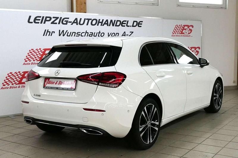 Gebraucht Mercedes A200 Edition 1 163 PS (119 kW) 2020 Weiß Limousine