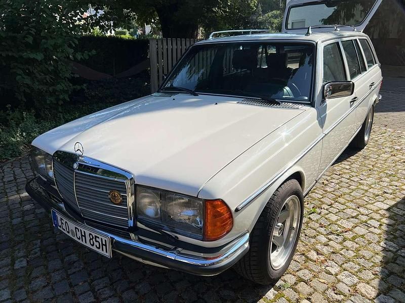Weiß Gebraucht 1985 Mercedes 300 Kombi | 46.500 € - Bild 1/4