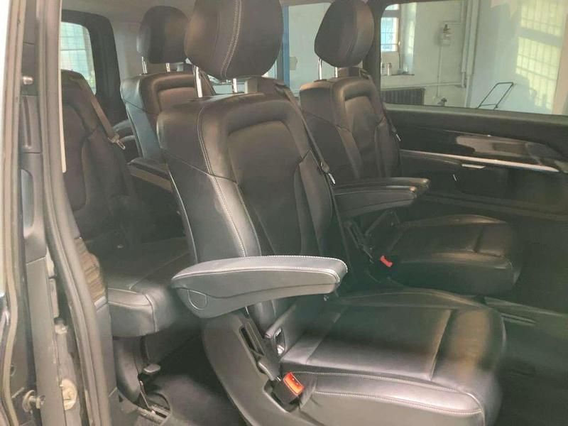 Gebraucht Mercedes V250 Avantgarde Edition 190 PS (139 kW) 2017 Blau Van / Kleinbus