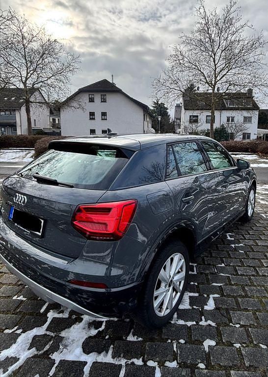 Gebraucht Audi Q2 Design 150 PS (110 kW) 2018 Grau SUV