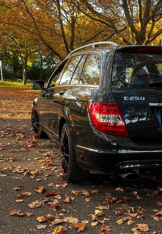 Schwarz Gebraucht 2012 Mercedes C250 Kombi | 13.000 € (Etwas zu teuer) - Bild 1/4