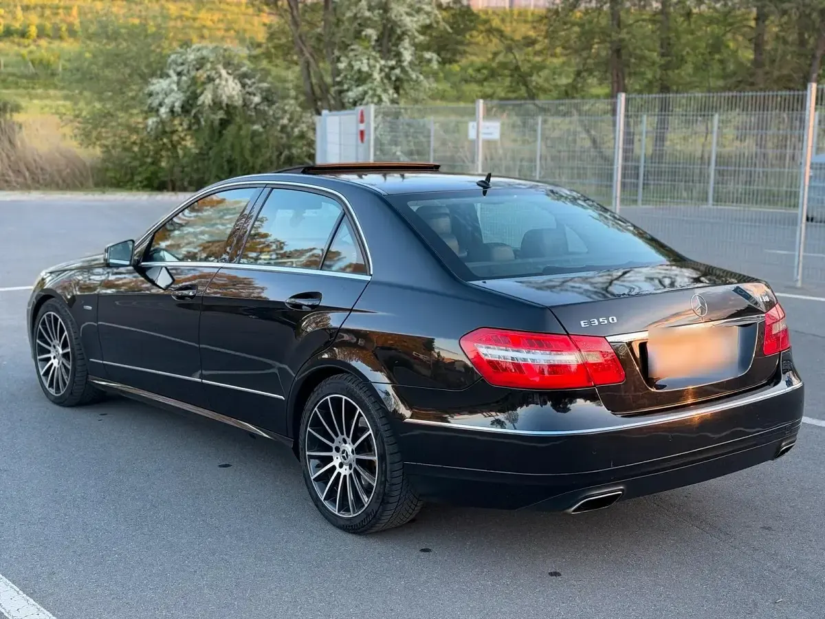 Gebraucht Mercedes E300 204 PS (150 kW) 2010 Schwarz Limousine