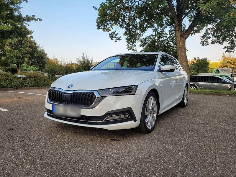 Silber Gebraucht 2020 Skoda Octavia Kombi | 16.300 € (Teuer) - Bild 1/4