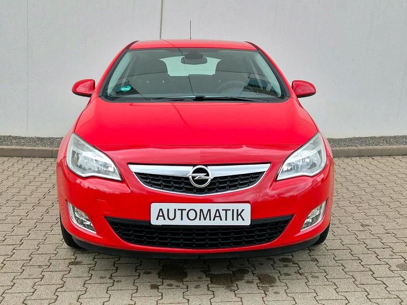 Gebraucht Opel Astra Selection 116 PS (85 kW) 2010 Rot Limousine