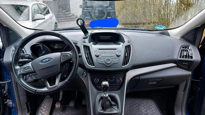 Gebraucht Ford Kuga 150 PS (110 kW) 2017 Blau SUV