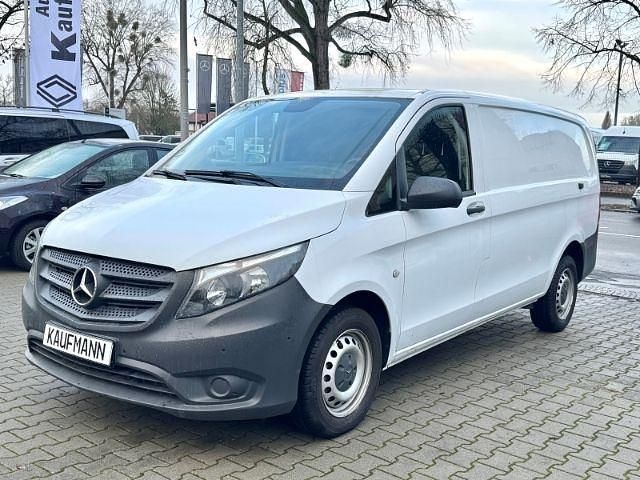 Weiss Gebraucht 2020 Mercedes Vito Van | 20.990 € (Teuer) - Bild 1/4