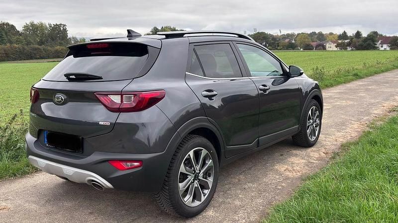 Grau Gebraucht 2019 Kia Stonic Platinum SUV | 13.000 € (Guter Preis) - Bild 1/4