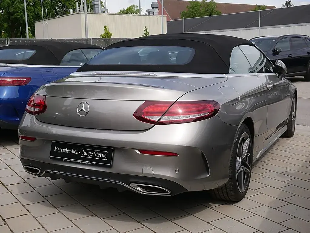 Gebraucht Mercedes C300 AMG 258 PS (189 kW) 2022 Mojavesilber Cabrio