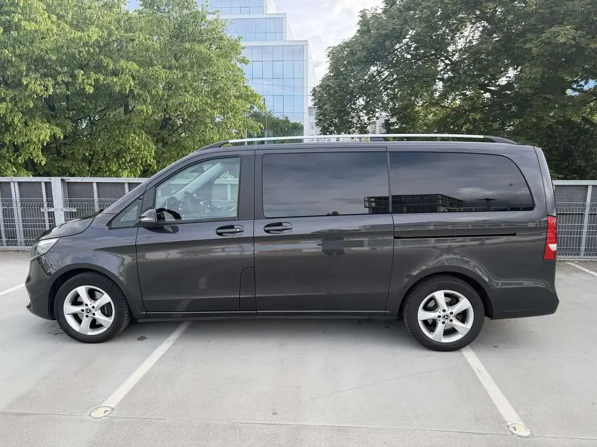 Gebraucht Mercedes V220 Edition 163 PS (119 kW) 2023 Grau Van / Kleinbus