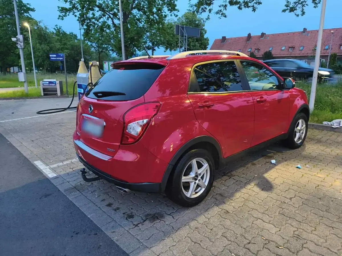 Gebraucht SsangYong Korando 178 PS (130 kW) 2015 Rot SUV
