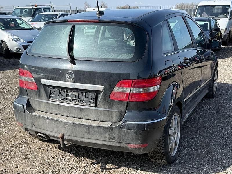 Gebraucht Mercedes B200 140 PS (102 kW) 2010 Schwarz Van / Kleinbus