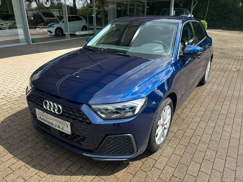 Blau Gebraucht 2023 Audi A1 Sportback Sport Kleinwagen | 20.990 € (Fairer Preis) - Bild 1/4