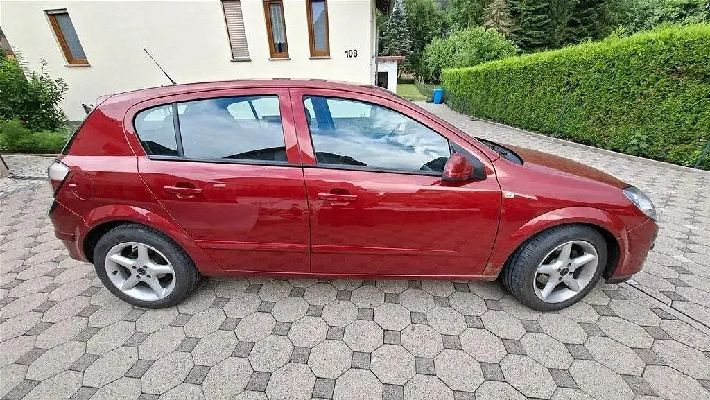 Gebraucht Opel Astra 75 PS (55 kW) 2006 Rot Limousine