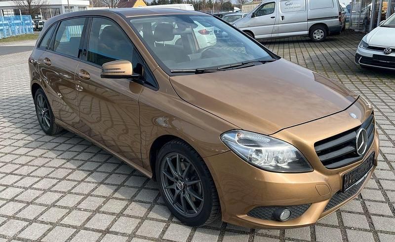 Gebraucht Mercedes B200 136 PS (100 kW) 2012 Beige Van / Kleinbus