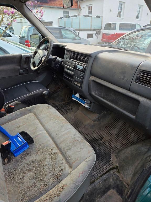 Second-hand VW Caravelle 102 CP (75 kW) 1998 Verde Van