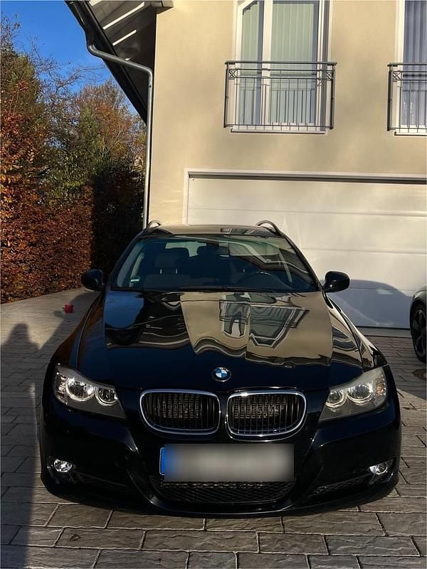Schwarz Gebraucht 2009 BMW 318 Kombi | 1.300 € (Superpreis) - Bild 1/4
