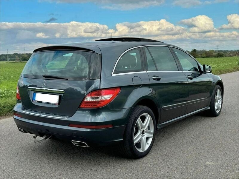 Grau Gebraucht 2011 Mercedes R500 AMG Van / Kleinbus | 16.790 € - Bild 1/4