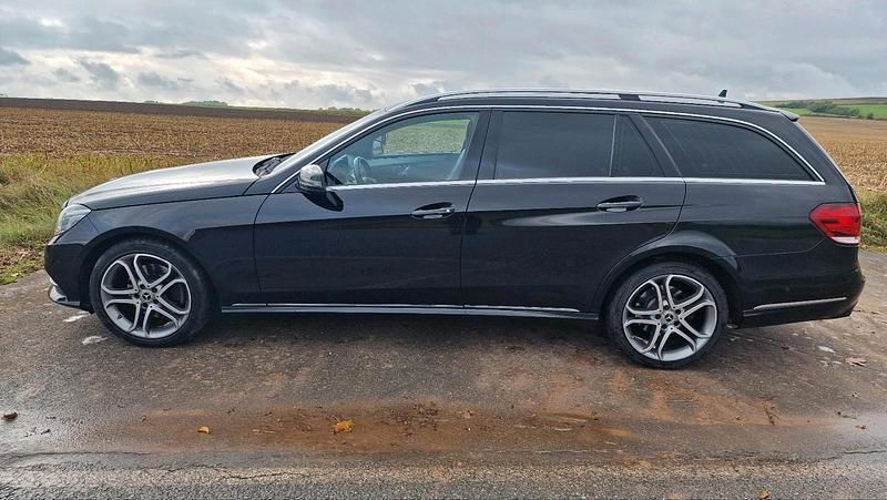 Gebraucht Mercedes E220 170 PS (125 kW) 2013 Schwarz Kombi