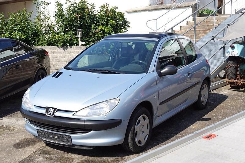 Gebraucht Peugeot 206 69 PS (50 kW) 2001 Silber Kleinwagen
