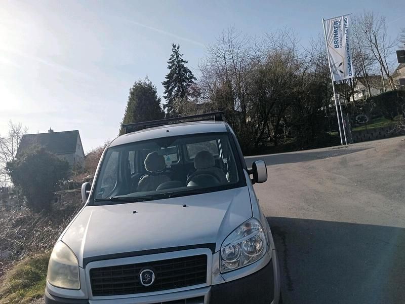 Gebraucht Fiat Doblò 88 PS (64 kW) 2008 Silber Van / Kleinbus