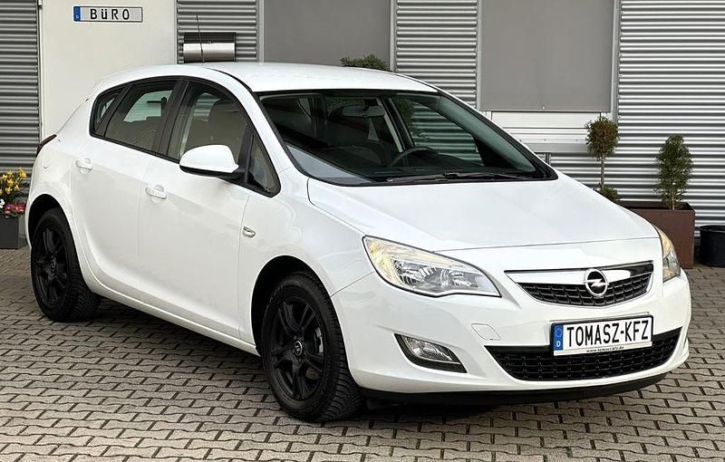 Gebraucht Opel Astra Design Edition 87 PS (63 kW) 2010 Weiß Limousine