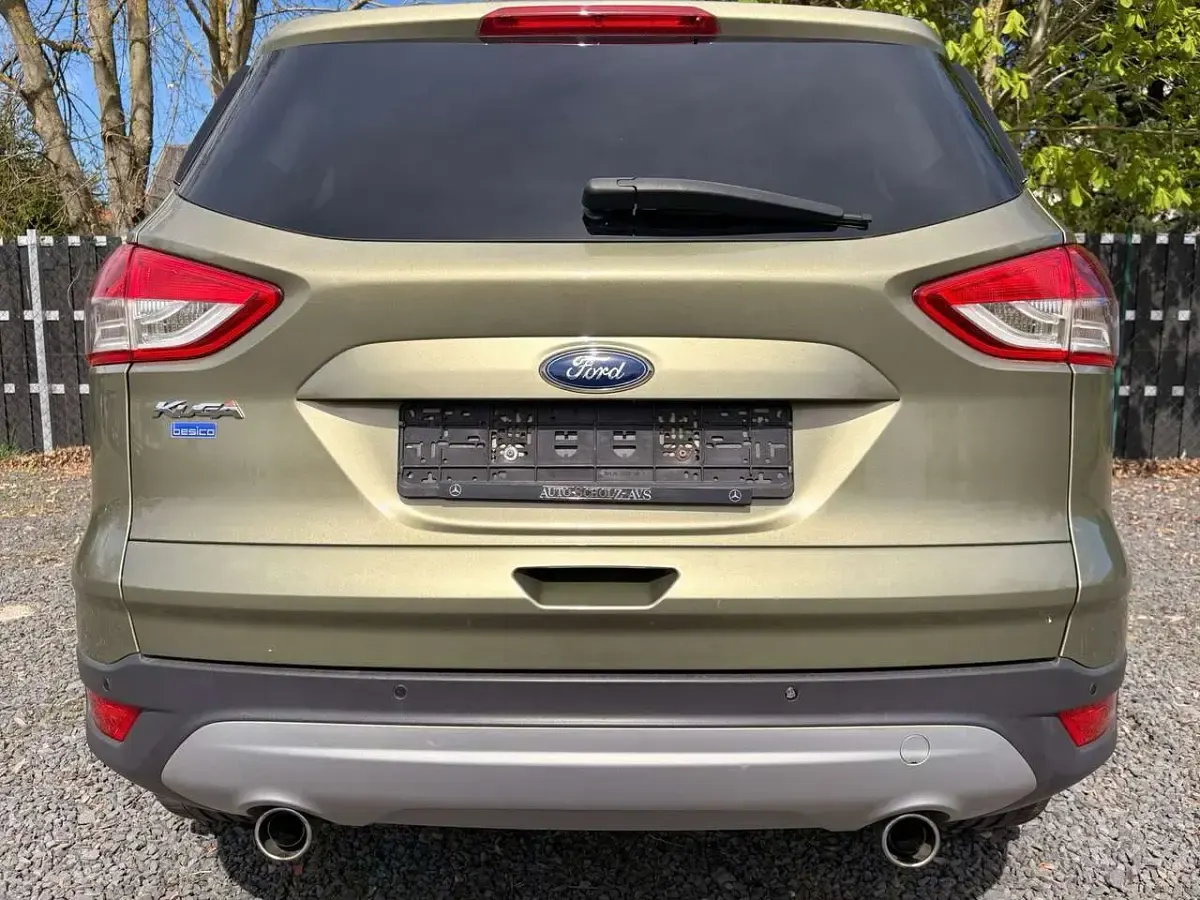 Usado Ford Kuga Titanium 140 HP (102 kW) 2013 Verde SUV