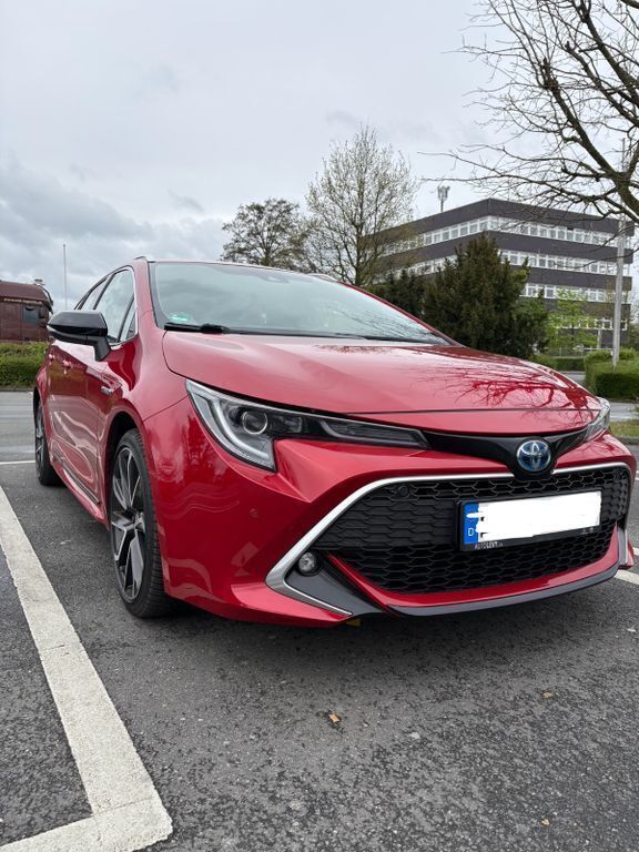 Rot Gebraucht 2020 Toyota Corolla Lounge Kombi | 20.900 € (Guter Preis) - Bild 1/4