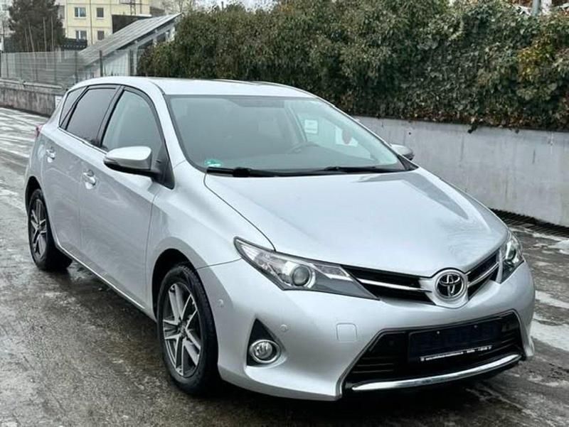 Gebraucht Toyota Auris 132 PS (97 kW) 2015 Silber Limousine