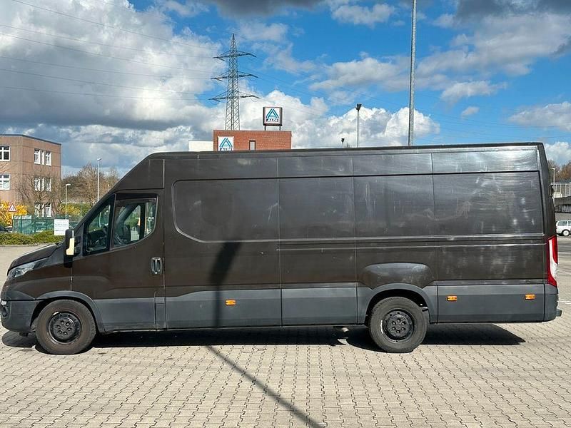 Gebraucht Iveco Daily 145 PS (106 kW) 2016 Braun Van / Kleinbus