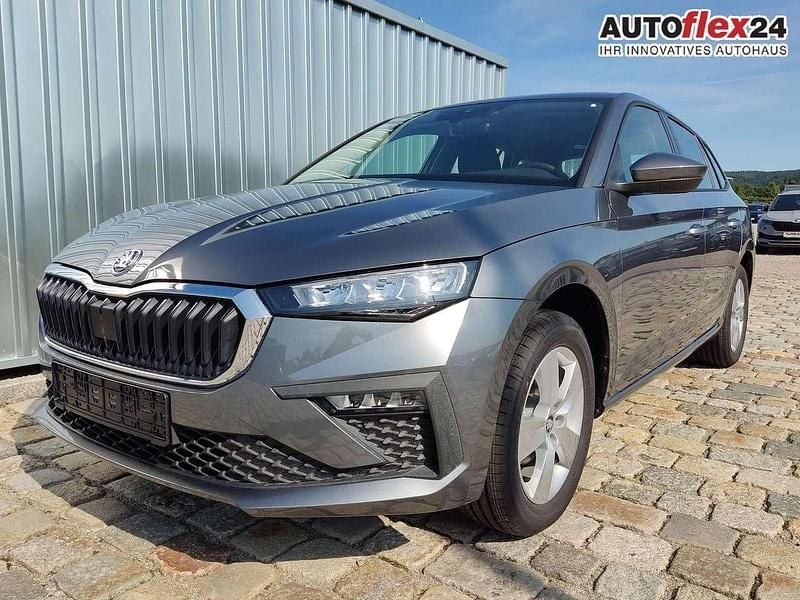 Graphitgrau metallic Neu 2025 Skoda Scala Plus Edition Kleinwagen | 22.240 € (Etwas zu teuer) - Bild 1/4