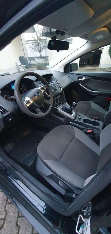 Gebraucht Ford Focus Trend 125 PS (91 kW) 2011 Schwarz Kombi
