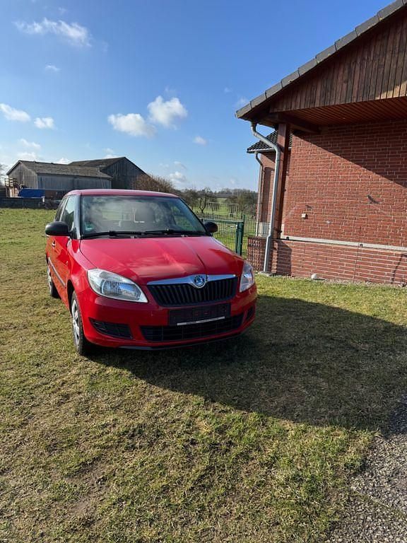 Gebraucht Skoda Fabia Classic 60 PS (44 kW) 2011 Rot Limousine