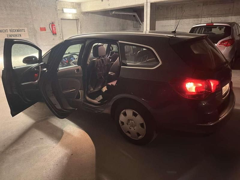 Gebraucht Opel Astra Style 110 PS (80 kW) 2014 Grau Kombi