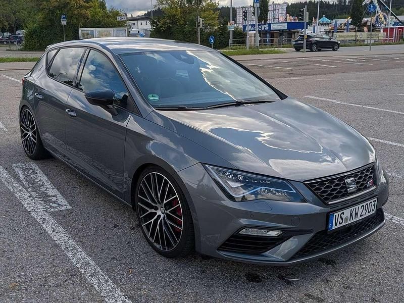Grau Gebraucht 2018 Seat Leon Limousine | 23.000 € (Etwas zu teuer) - Bild 1/4