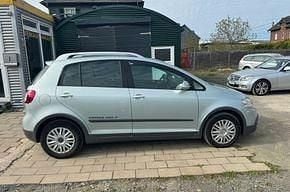 Second-hand VW Golf V 105 CP (77 kW) 2007 Verde Berlinǎ