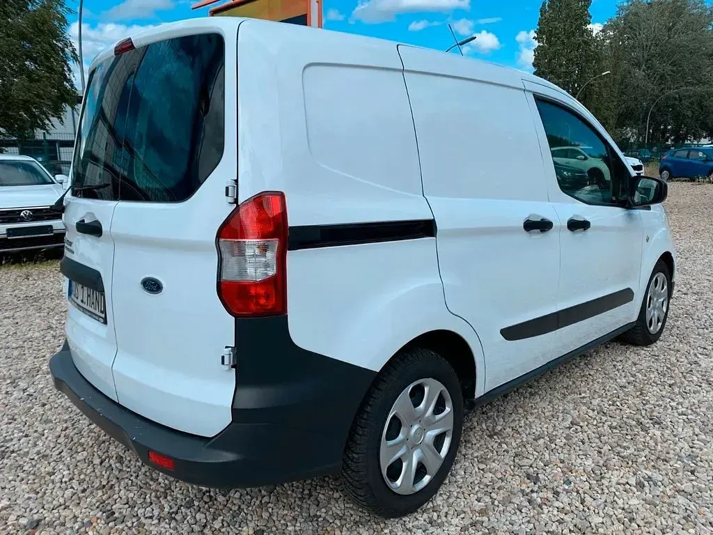 Gebraucht Ford Courier 101 PS (74 kW) 2023 Weiß Van / Kleinbus