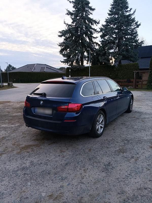 Gebraucht BMW 530 258 PS (189 kW) 2016 Blau Kombi
