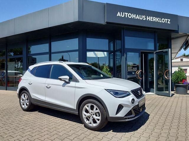 Nevada weiss metallic (metallic) Gebraucht 2024 Seat Arona FR SUV | 23.990 € (Etwas zu teuer) - Bild 1/4
