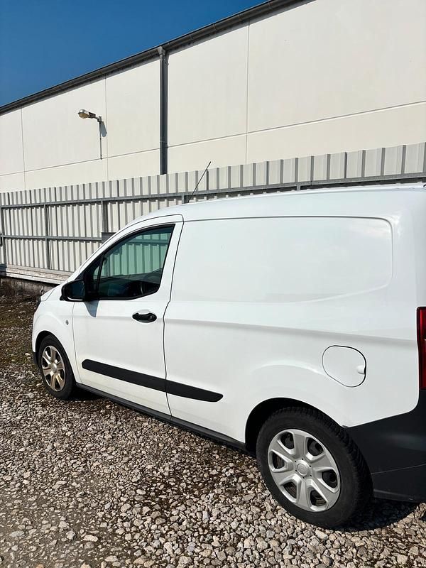 Używany Ford Transit 116 KM (85 kW) 2023 Biały Minivan