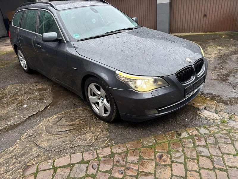 Grau Gebraucht 2008 BMW 530 Kombi | 4.600 € (Guter Preis) - Bild 1/4