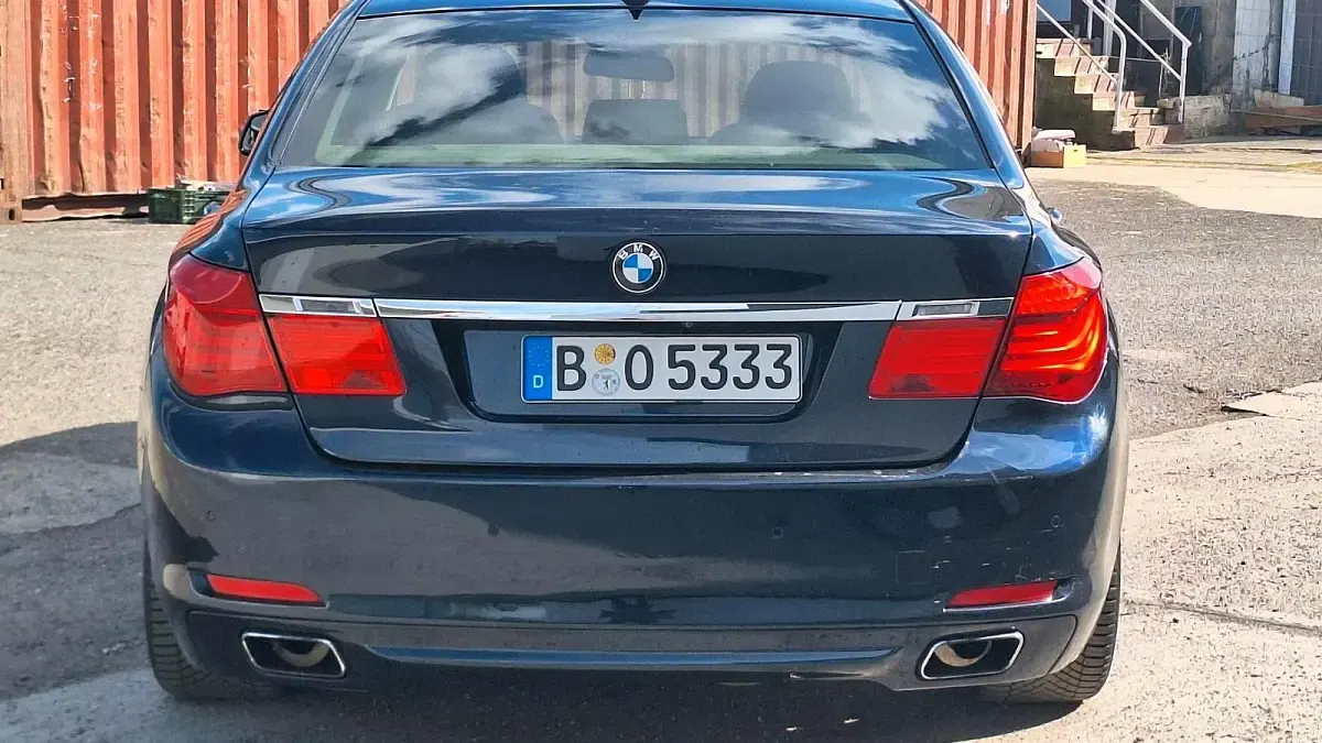Gebraucht BMW 740 306 PS (225 kW) 2011 Blau Limousine