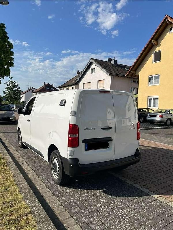 Weiß Gebraucht 2018 Citroën Jumpy Van / Kleinbus | 9.600 € (Fairer Preis) - Bild 1/4