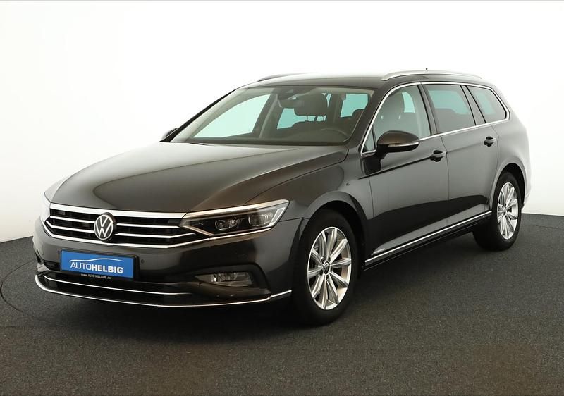 Gebraucht VW Passat Elegance 150 PS (110 kW) 2023 Mangangrau metallic Kombi