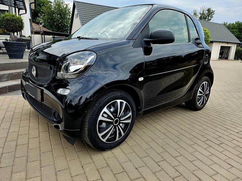 Schwarz Gebraucht 2019 Smart ForTwo Coupé Coupé | 8.550 € (Fairer Preis) - Bild 1/4
