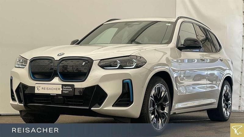 Mineralweiß metallic Gebraucht 2022 BMW iX3 M Sport SUV | 39.990 € (Fairer Preis) - Bild 1/4