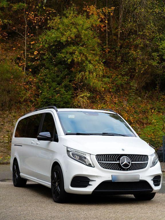 Weiß Gebraucht 2020 Mercedes V300 Avantgarde Van / Kleinbus | 67.990 € - Bild 1/4