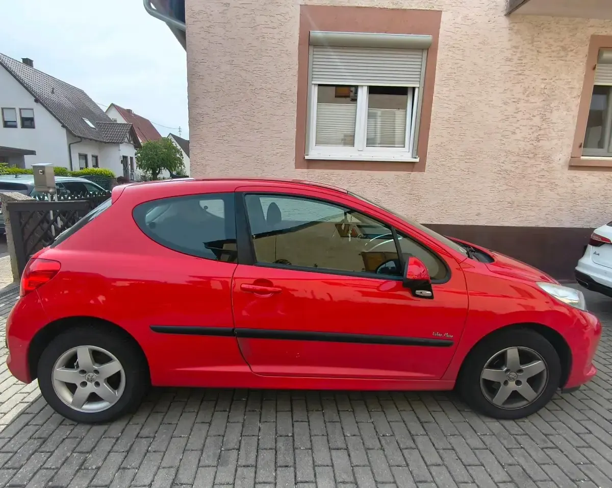 Gebraucht Peugeot 207 75 PS (55 kW) 2009 Rot Kleinwagen